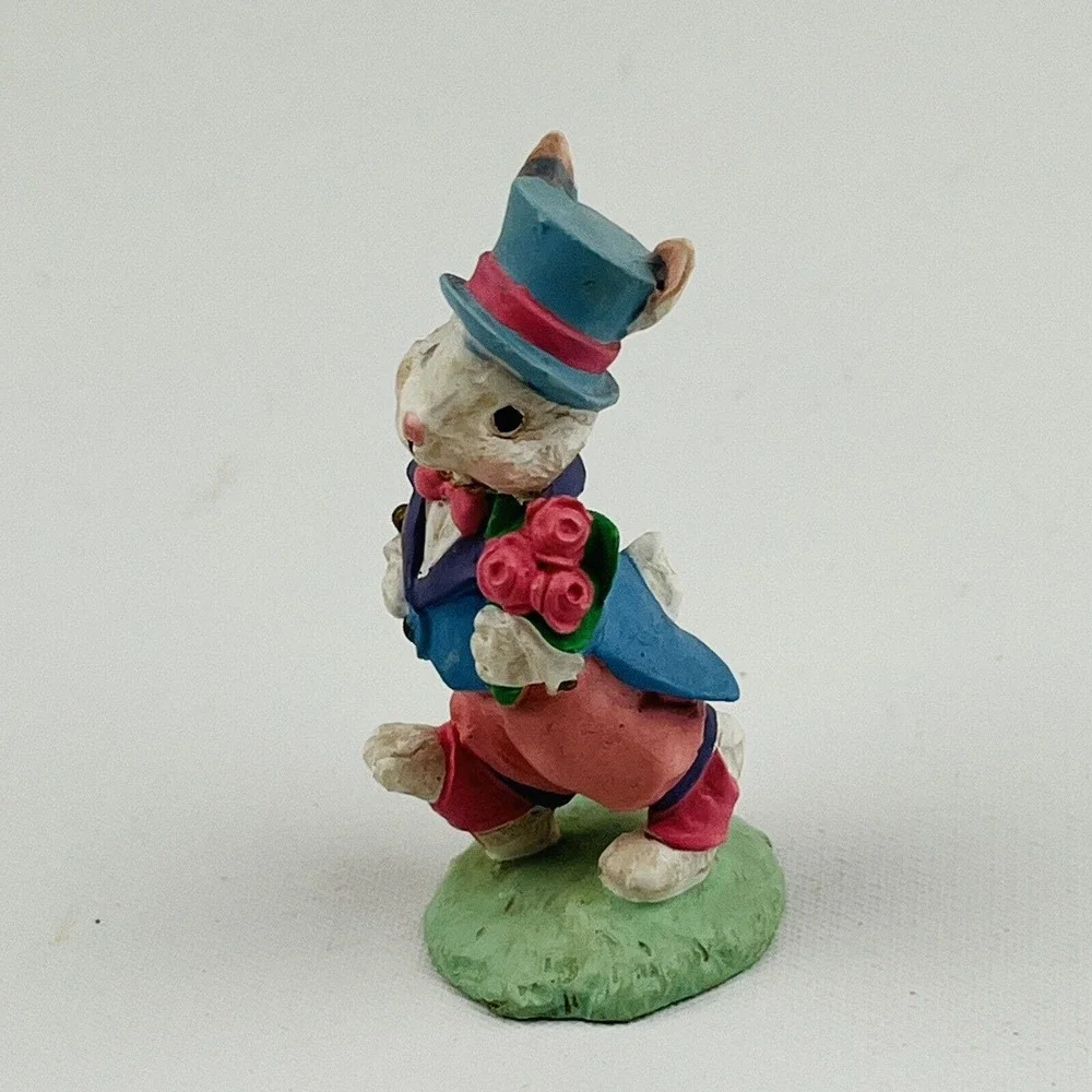 Cottontail Lane‎ Courting Bunny Figurine Resin Blue Top Hat Cane Rose Bouquet